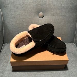 OluKai Black Ku’una Slippers
